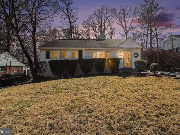 10807 Maple St, Fairfax, VA 22030