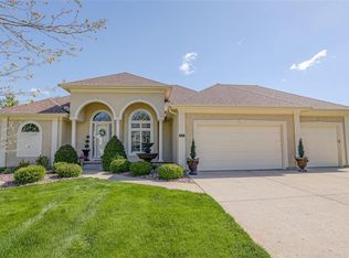 613 NW Timber Ridge Trl, Lees Summit, MO 64081