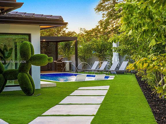 4th image of 2100 SW 9th Ave