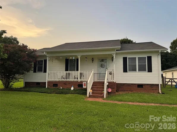 34295 Springdale Dr, New London, NC 28127
