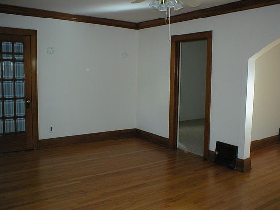 2nd image of 3018-18A N Oakland Ave