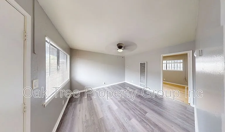 949 35th St #6 — Photo 4