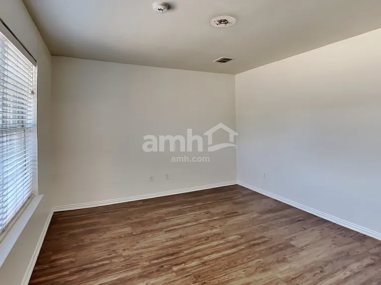 3933 Evergreen Ct — Photo 6