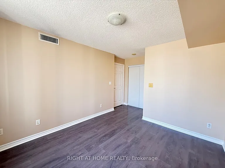 310 Burnhamthorpe Rd W #2101 — Photo 25