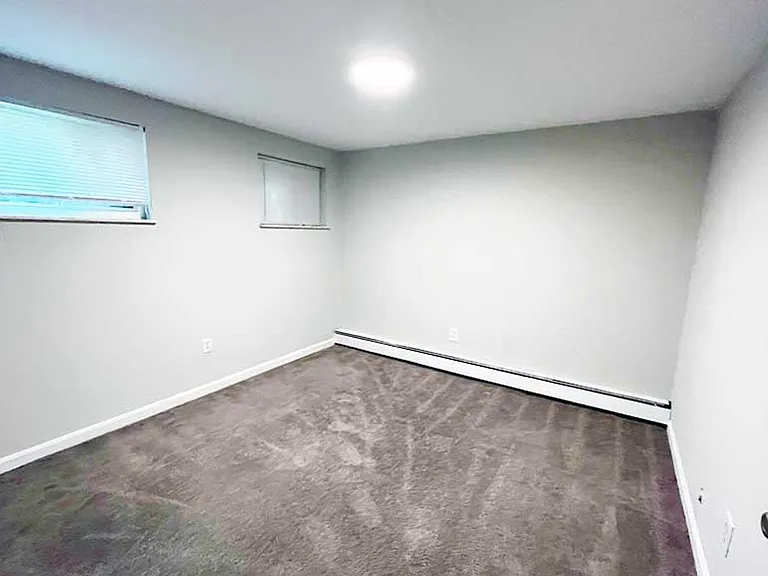 3233 Whitfield Ave — Photo 4