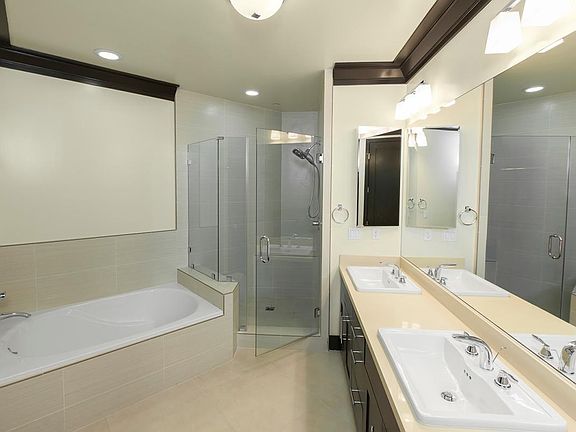 3rd image of 1110 Glenville Dr Floor 2