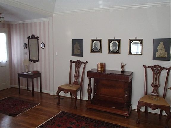 4th image of 657 Woodland St