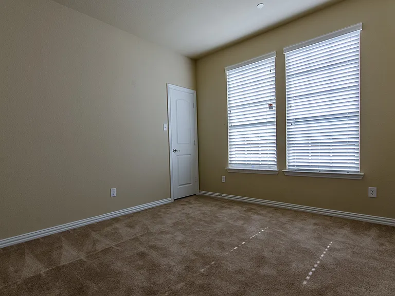 1940 Argyle Ln — Photo 23