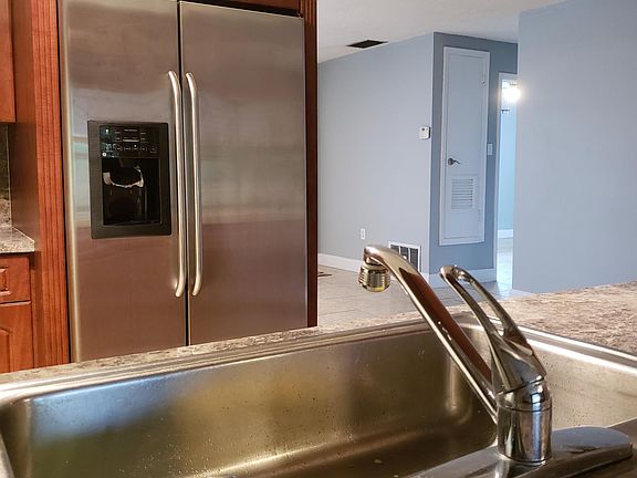 5th image of 8450 NW 25th Ct