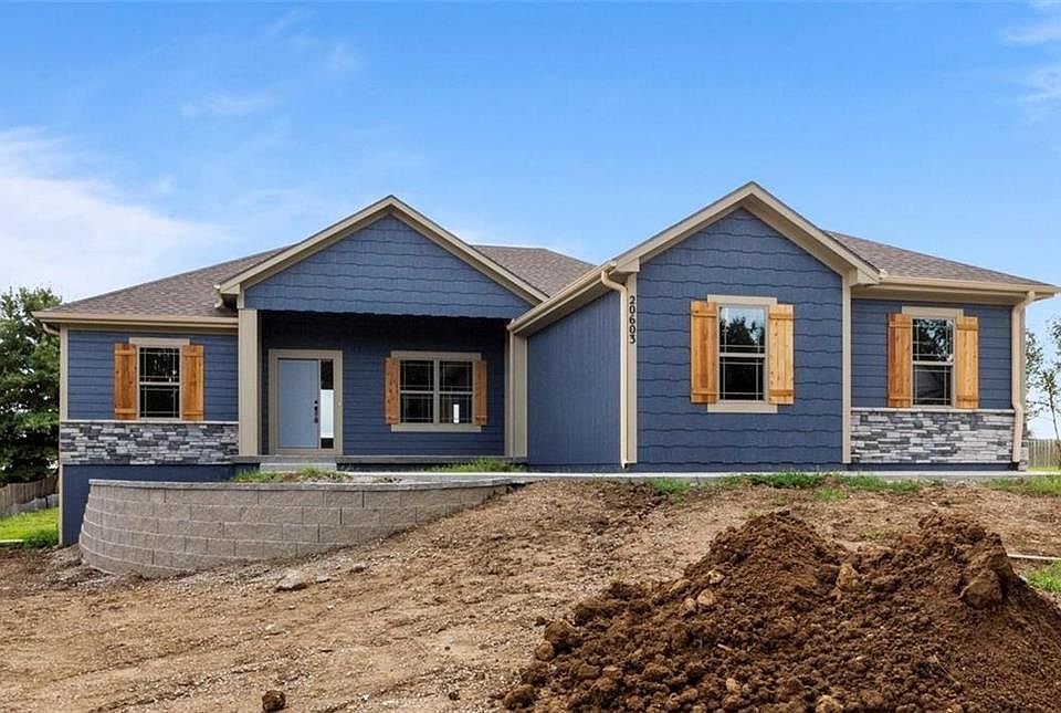 1st image of 20603 Country Club Dr