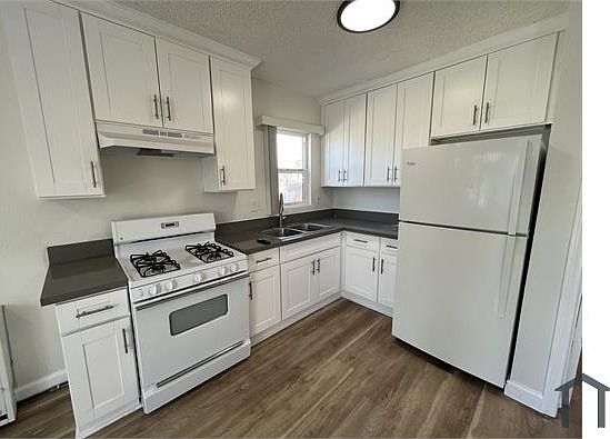 3rd image of 13606 Avalon Blvd
