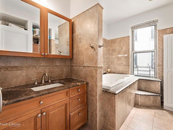 5th image of 17 E 97th St APT 5B