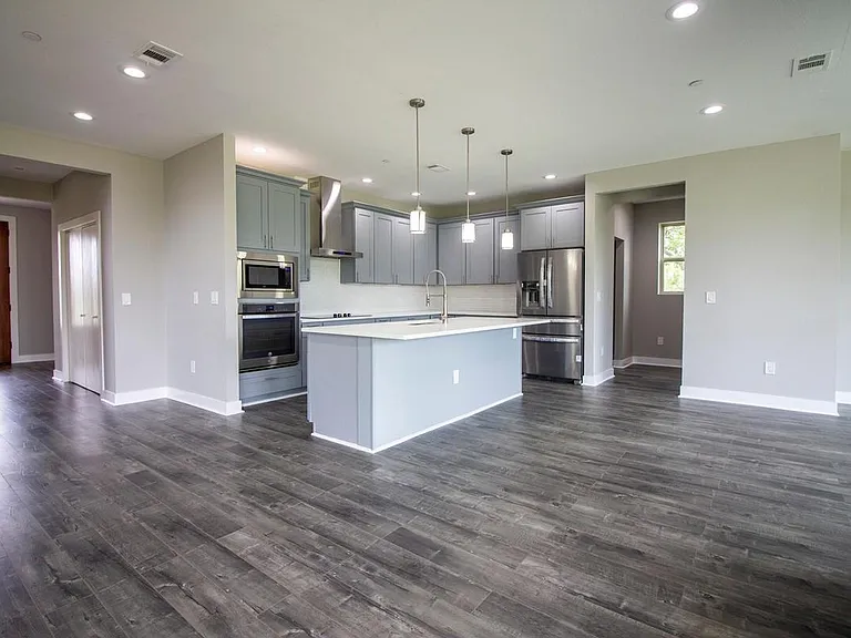 12 Estates Rd — Photo 2