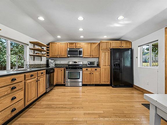 5th image of 361 E 6Th Avenue