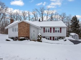 14 Farview Dr, Hackettstown, NJ 07840