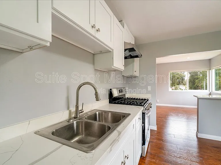 1711 Delaware Ave #5 — Photo 8