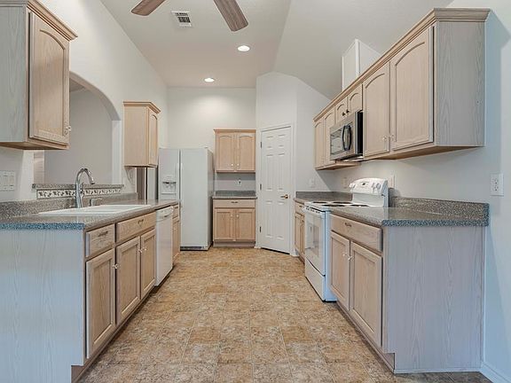 3rd image of 209 E Creekview Dr
