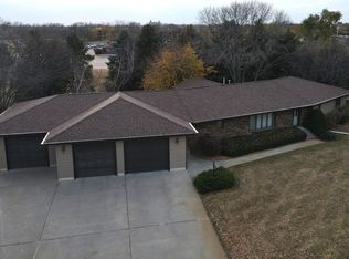 2221 N Davison St, Mitchell, SD 57301