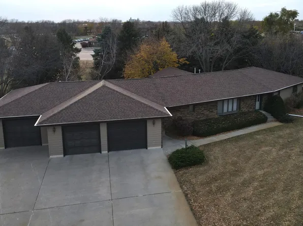 2221 N Davison St, Mitchell, SD 57301