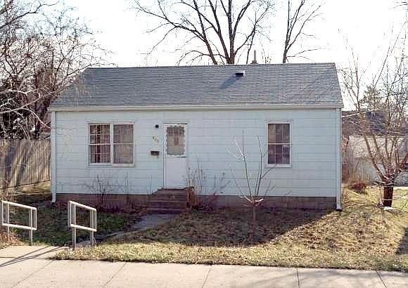1st image of 923 7th Ave S