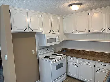 4 bed, 1702 sqft, $2,100 — Photo 4