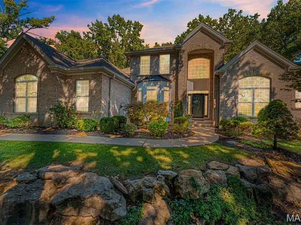 405 Charlemagne Dr, Lake Saint Louis, MO 63367
