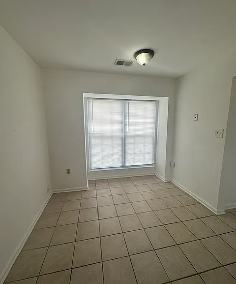 kitchen table space