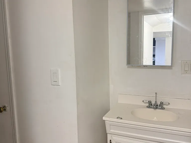 786 New Scotland Ave — Photo 28