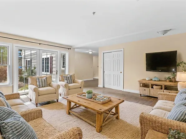 34 Meeting House Ln APT 109, Stow, MA 01775