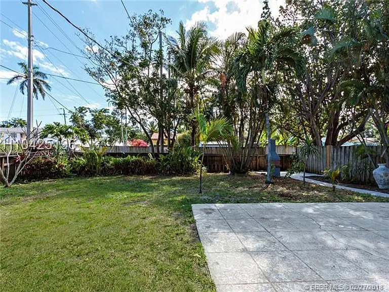 1404 Plunkett St — Photo 4