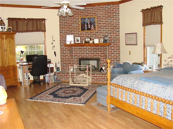 4th image of 106 Waldemar Ct SE