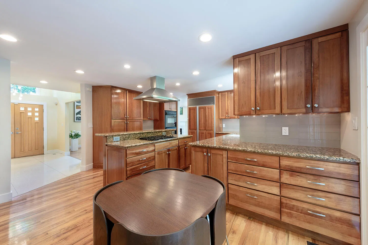 4 bed, 3.5 bath, 4200 sqft, $5,400 — Photo 2