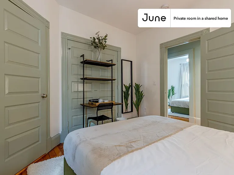 15 Romsey St #B — Photo 3