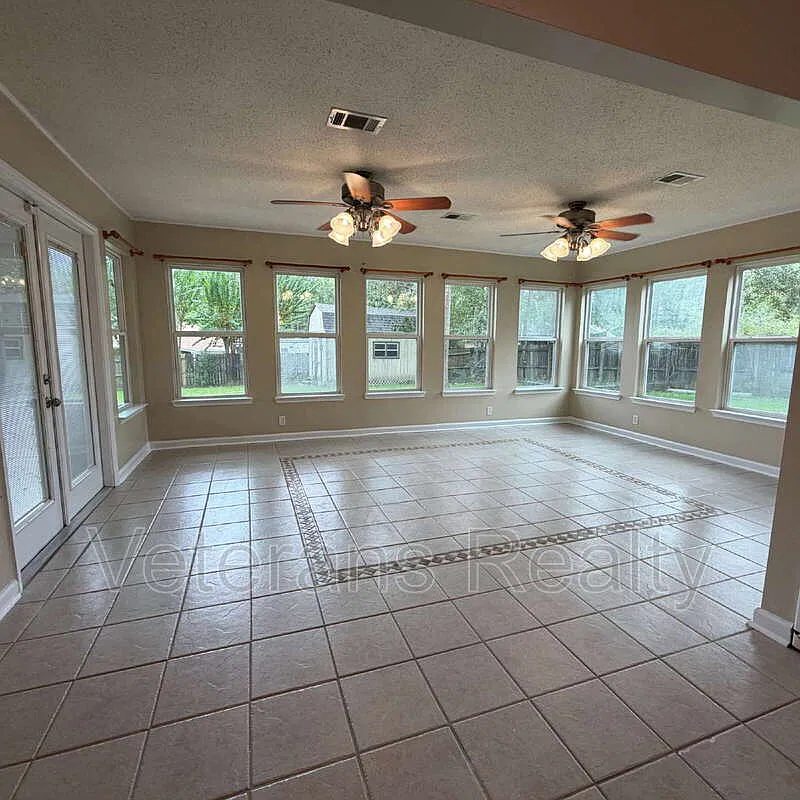 3 bed, 2.0 bath, 1460 sqft, $1,650 — Photo 4