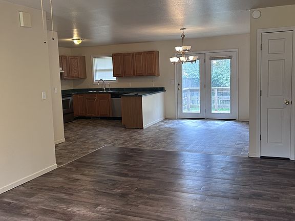 5th image of 510 Helen St APT B