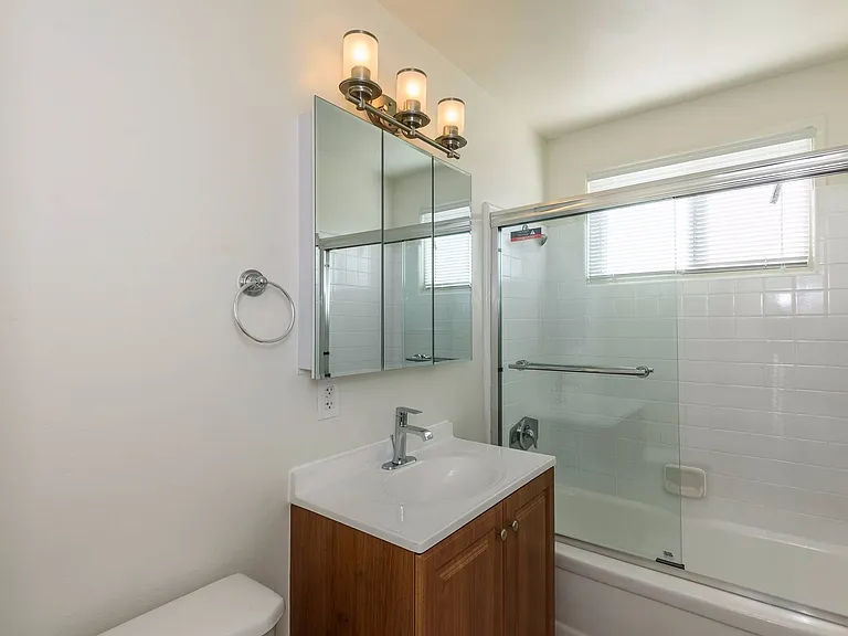 901 Manhattan Ave #8 — Photo 8