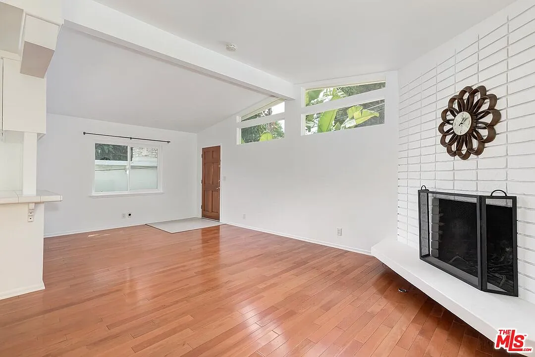 2 bed, 2.0 bath, 1152 sqft, $5,750 — Photo 2
