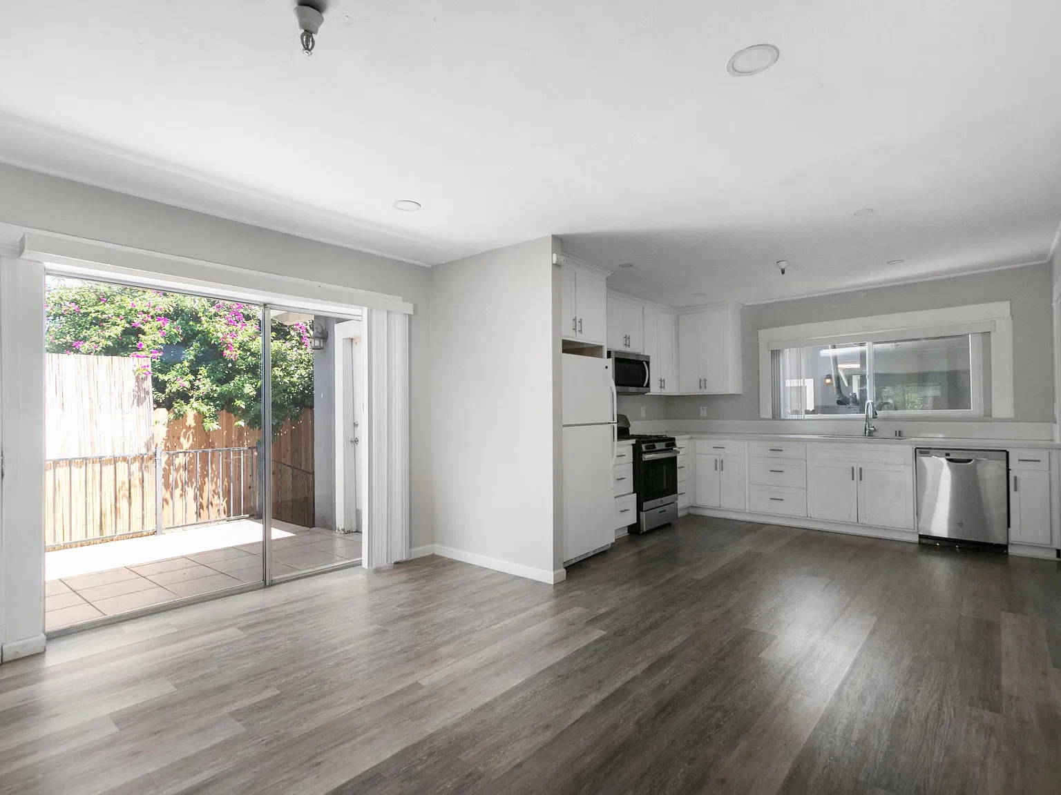 4 bed, 2.5 bath, 1725 sqft, $3,300 — Photo 3