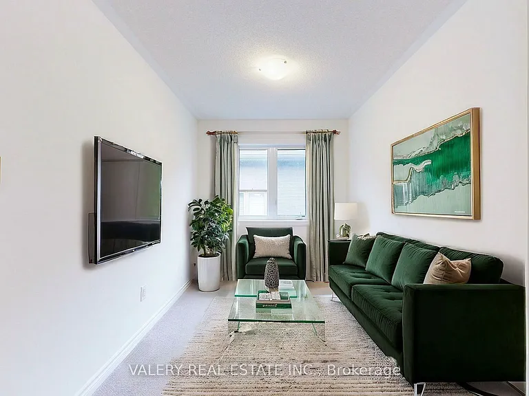 223 Ridley Cres — Photo 6