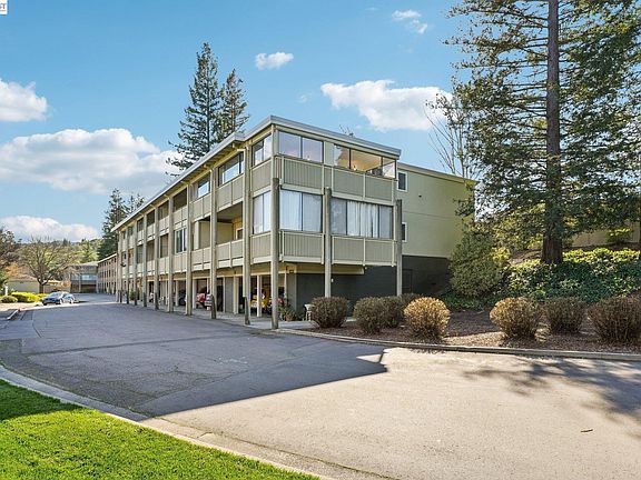 3rd image of 1608 Golden Rain Rd APT 1