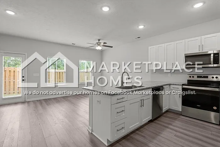 3 bed, 2.5 bath, 1740 sqft, $1,695 — Photo 3