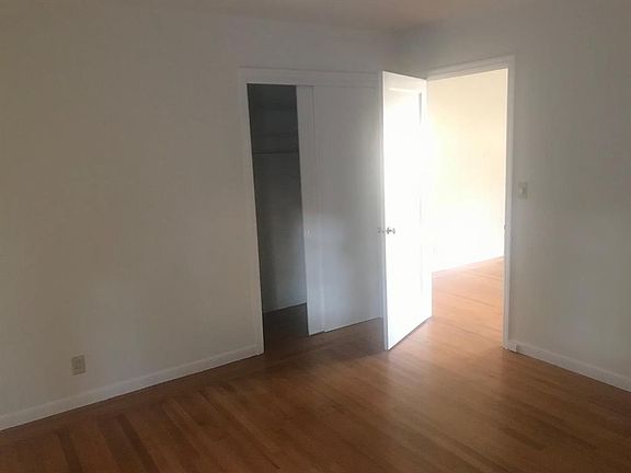 4th image of 939 Lincoln Ave