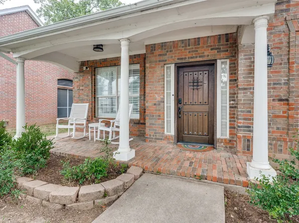 841 Forest Hollow Dr, Hurst, TX 76053