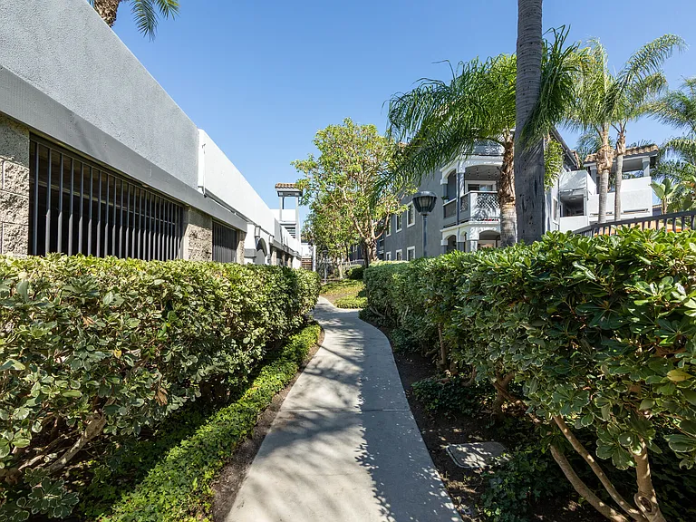 Emerald Ridge Apartments — Photo 13