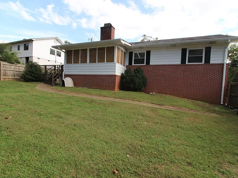 101 E Magnolia Ln — Photo 15