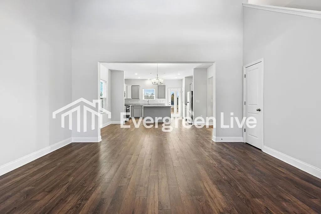 4 bed, 2.0 bath, 1982 sqft, $1,845 — Photo 2