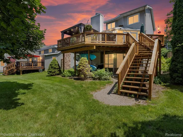 3097 Lansdowne Rd, Waterford, MI 48329