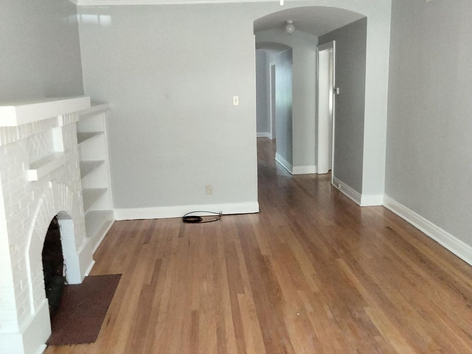 1st image of 6042 N Albany Ave APT 1