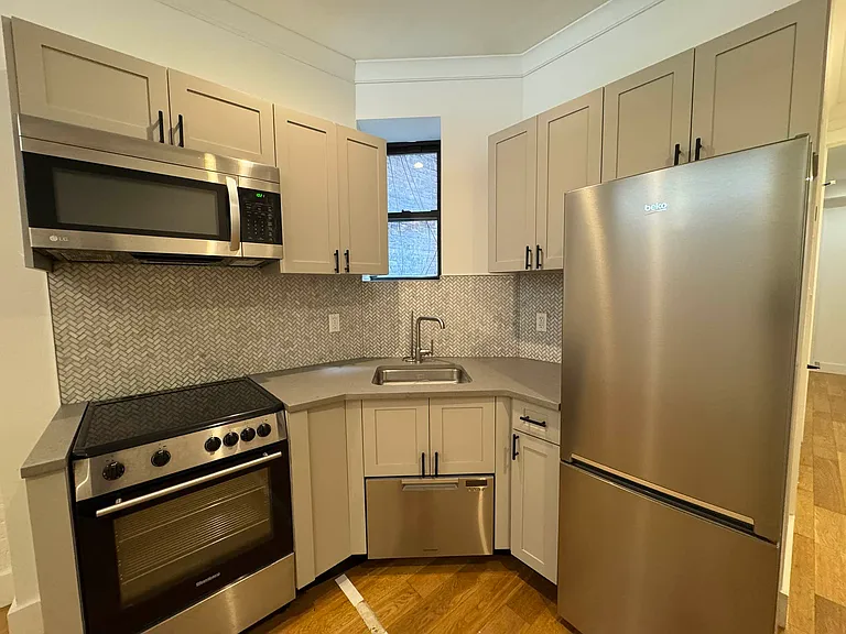 1431 York Ave #26 — Photo 3