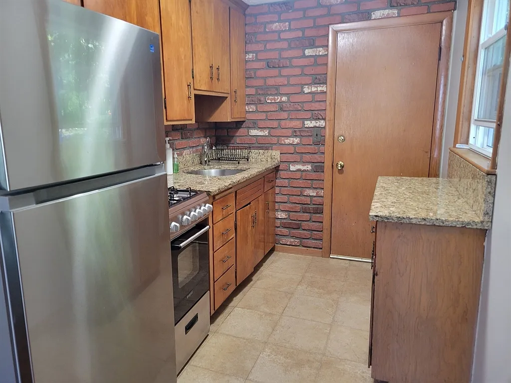 1 bed, 1.0 bath, 700 sqft, $1,950 — Photo 2